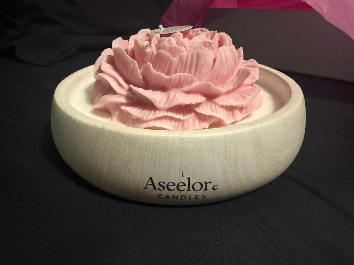 Handmade Candles ، A large, scented soy wax rose , It can be made in any color upon request.