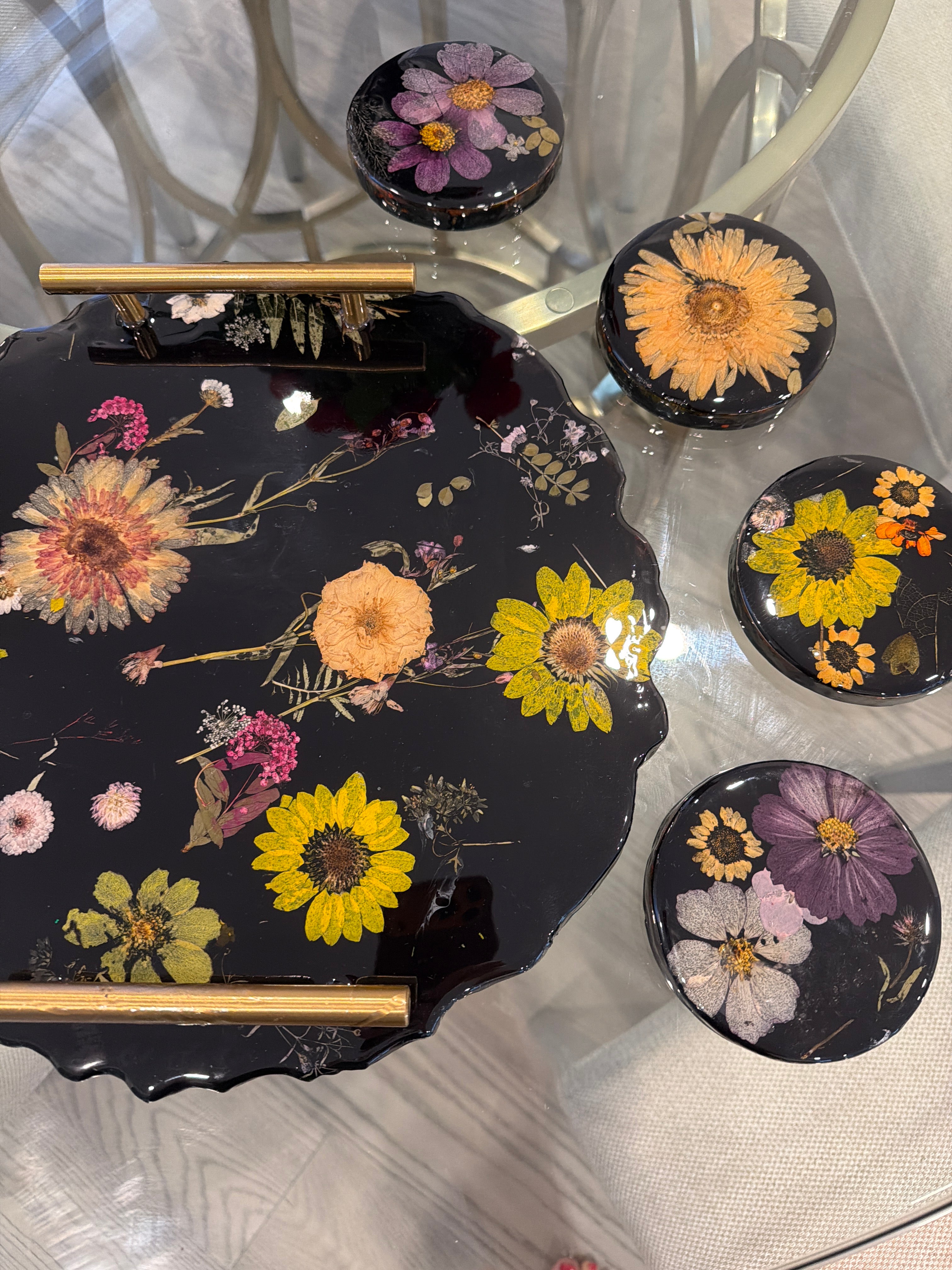 * Handmade Resin Coaster
* Handmade Resin Ashtray *Tray with Coasters
