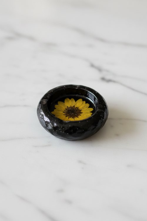 * Handmade Resin Coaster
* Handmade Resin Ashtray *Tray with Coasters