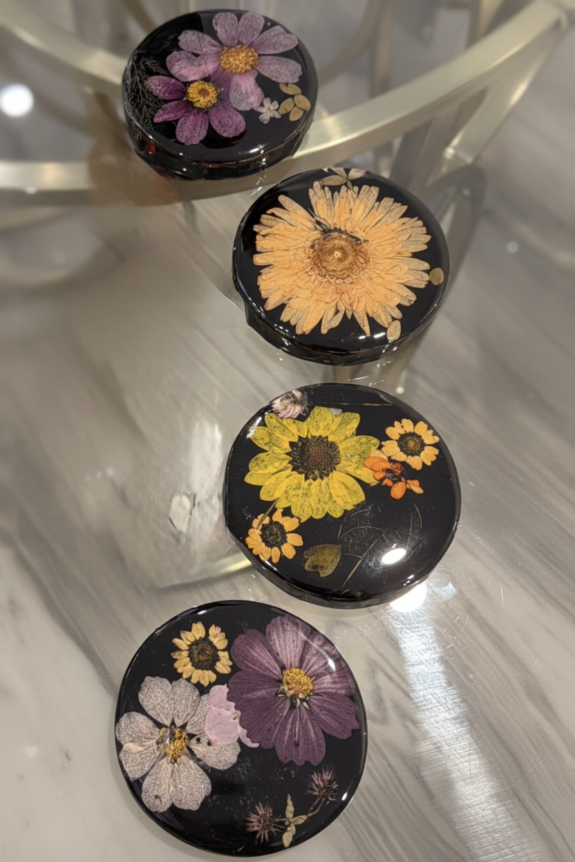 * Handmade Resin Coaster
* Handmade Resin Ashtray *Tray with Coasters